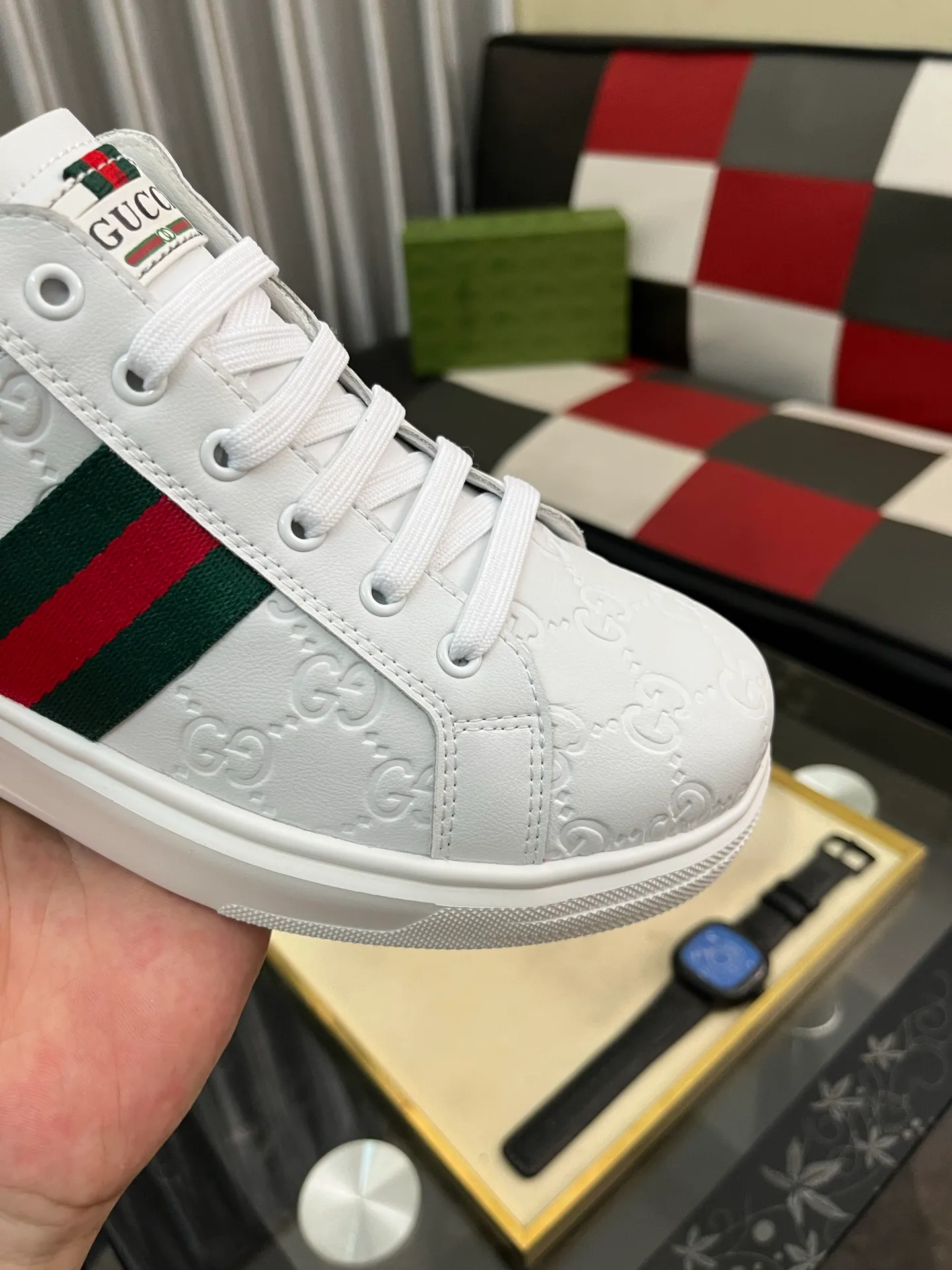 Men's shoes 💰420⌚️⌚️ [Gucci·Gucci] Original quality. ~ Unique modern style sneakers. 🏃A must-have casual shoe for trendy men😍😍 Original brand imported from Italy, imported original leather, sheep lining (refuses to discolor and grind feet) Sole: Original sole provided by the original factory, French lazy style design ⚠️Fit to the feet, original quality, super comfortable original sole. Code number: 38-442️⃣Colors available